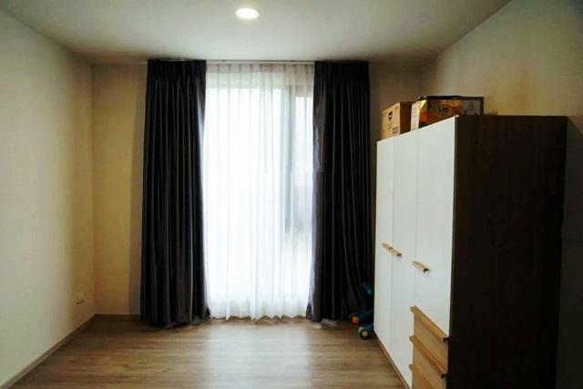 เลียบคลองหลวงแพ่ง MRT ศรีแบริ่ง 2.4 กม.ให้เช่าทาวน์เฮ้าส์ 3 ชั้น 20 ตร.ว. 240 ตร.ม. เฟอร์นิเจอร์ลอยครบ 3 นอน 4 น้ำ 8