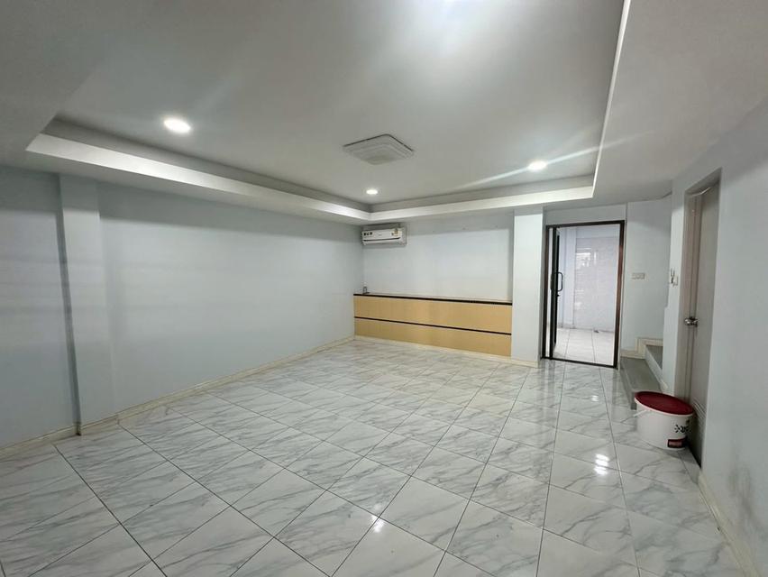 Home office 4 ชั้น 300 ตร.ม. ลาดพร้าว 80 รีโนเวทใหม่ จอดรถ 3 คัน จดทะเบียนได้ 3