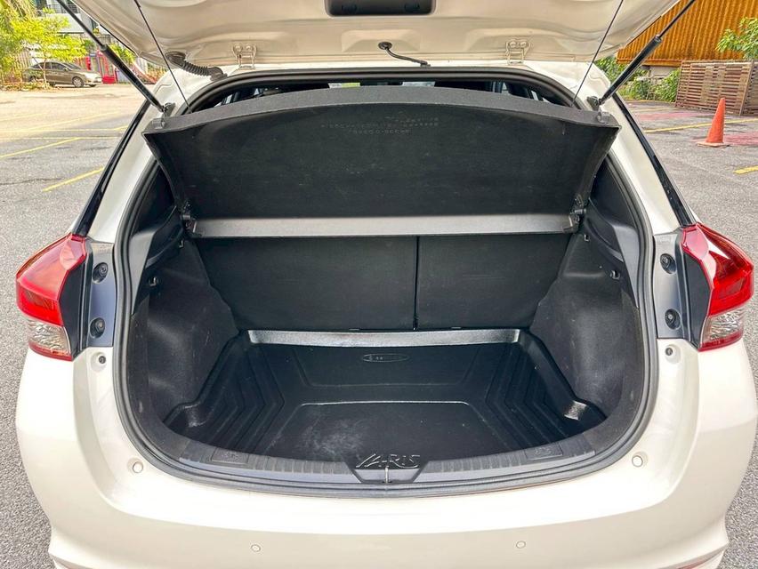 TOYOTA YARIS Ativ 1.2 E Hatchback สีขาว ปี 2019 13