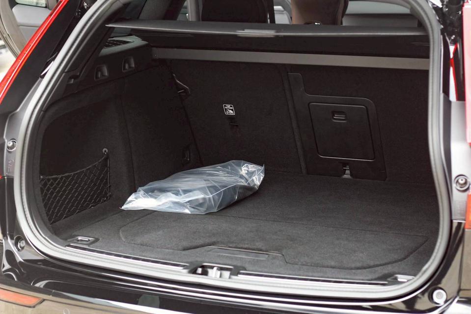 2023 Volvo V60 2.0 Recharge Plus Dark T8 4WD Plug-in Hybrid รถใหม่ ประหยัดไปเกือบล้านบาท 17