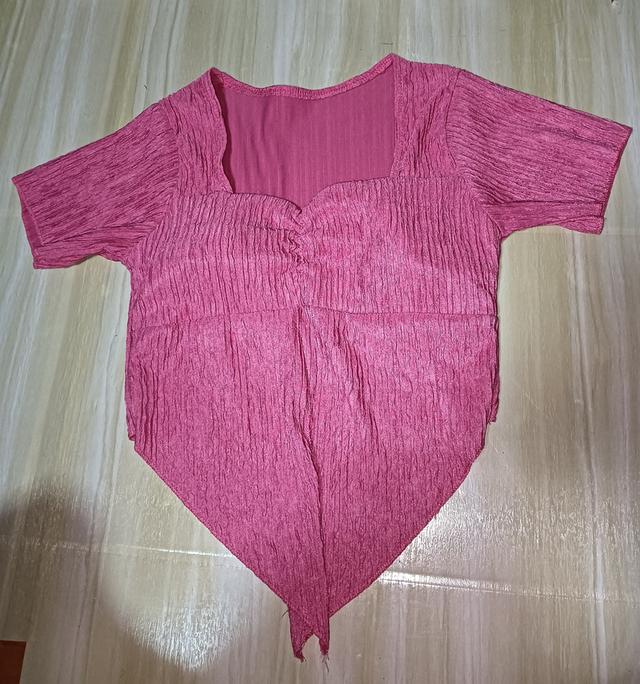 เสื้อครอป เว้าตรงอก