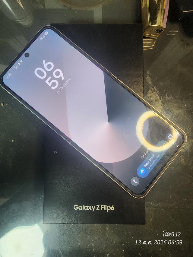 Samsung Galaxy Z Flip6 (256GB RAM 12GB) สี Silver Shadow สภาพสวยมาก ยกกล่อง ที่กดให้เลิกรุ่นไม่มี Flip 6 ครับมีแค่ 5ก็เลยกด5ไปก่อน ของผม Flip 6 นะครับ