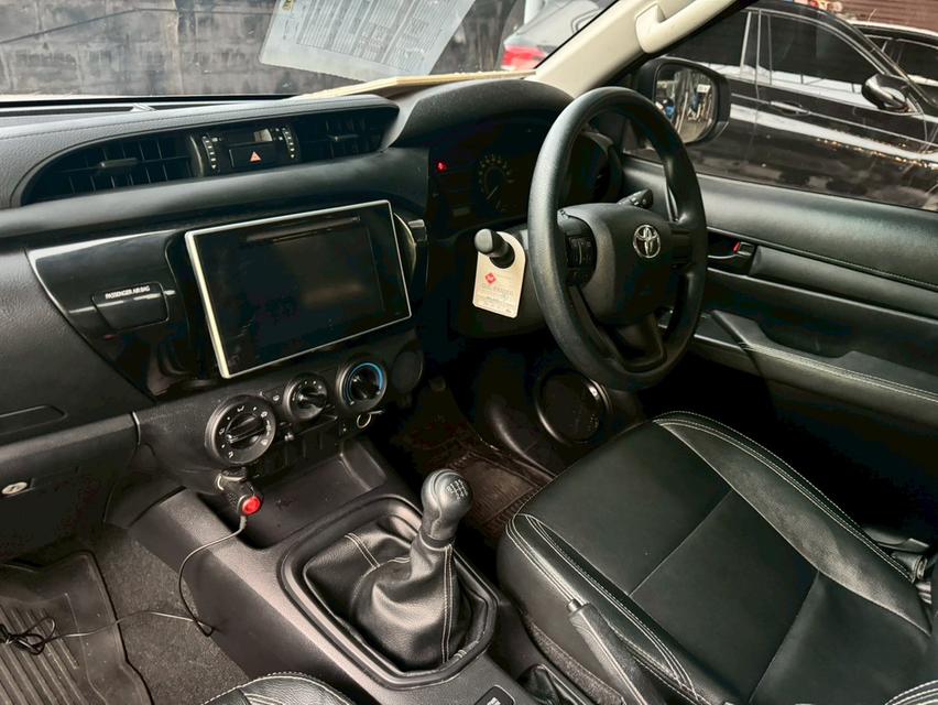 TOYOTA   REVO Pickup 4dr DCab Prerunner E Man 6sp RWD 2.4DCT 2WD Y18 9