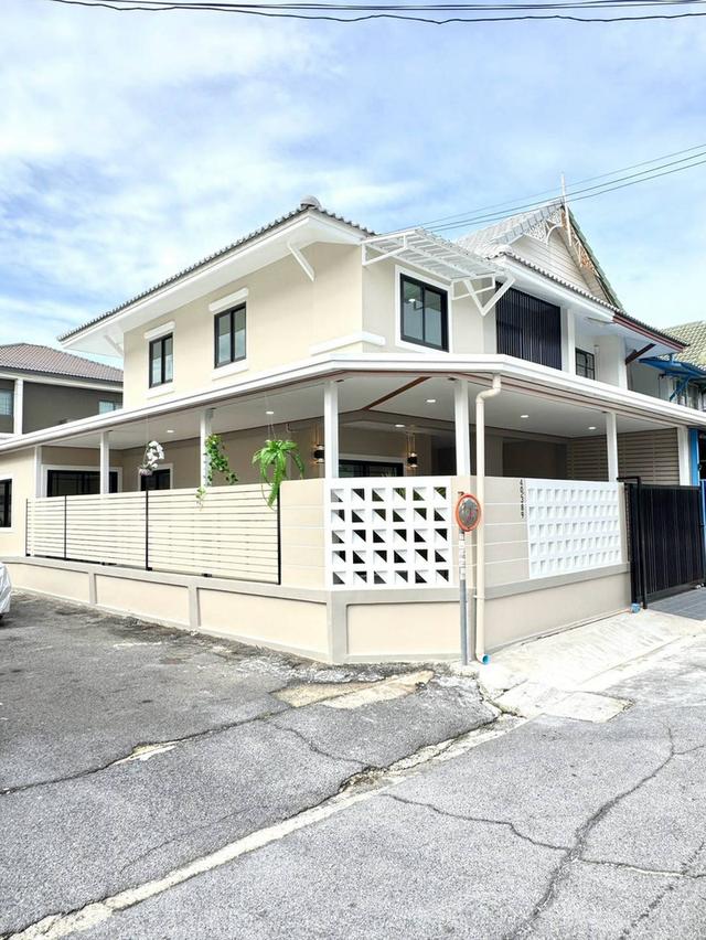 หมู่บ้านพฤกษา14A วัดลาดปลาดุก  ทาวน์เฮาส์ 2 ชั้น หลังมุม ตกแต่งใหม่พร้อมอยู่ มีห้องนอนชั้นล่าง 2