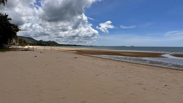 แค่วางดาวน์ก็มีโอกาสเป็นเจ้าของ ขายที่ดินริมหาดสะพลีทรายขาวน้ำใสคราม สวยงามวิวทะเลธรรมชาติสุดสุด ปะทิวใกล้หาดสวยทุ่งวัวแ 2