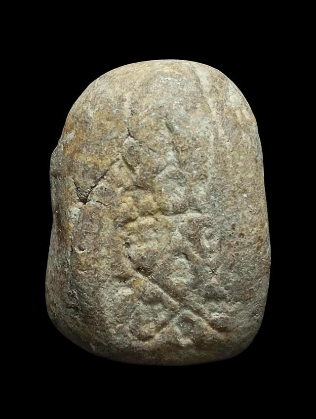 เปิดพระนางกวักเนื้อผงเก่าด้านหลังยันต์ไม่ทราบที่ชอบทักได้ครับ