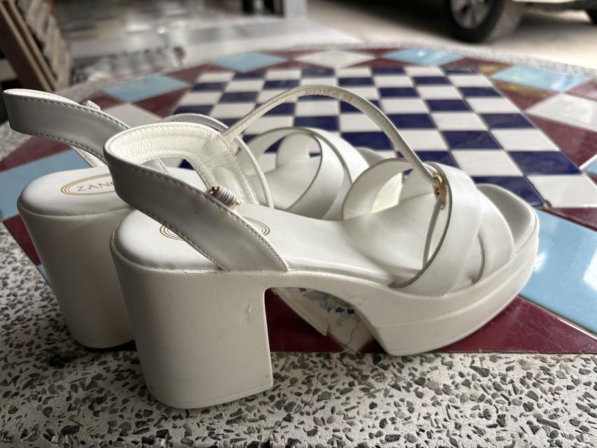 รองเท้าส้นสูงสีขาวส้นตึก รูปที่ 3