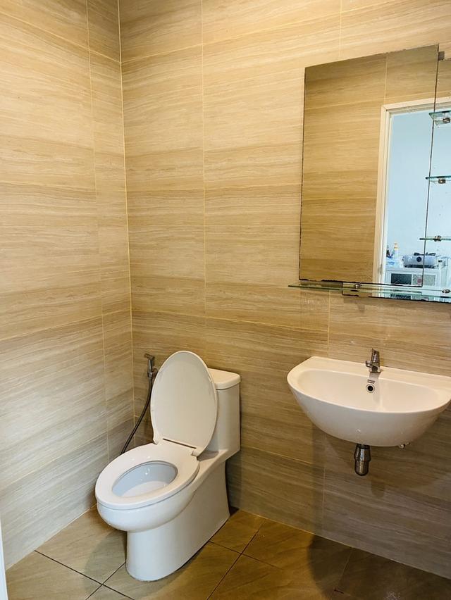 ขายทาวน์เฮ้าส์ ราคา 3.3 ลบ. 2 ห้องนอน 3 ห้องน้ำ 1 ที่จอดรถ 5