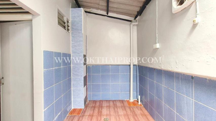 ทาวน์เฮ้าส์ หมู่บ้านปิยวรารมย์ 3 ถ.บ้านกล้วย – ไทรน้อย นนทบุรี 13