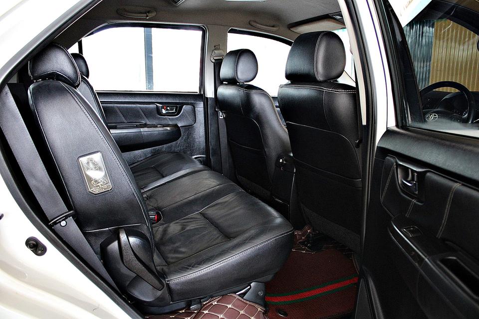 2014 Toyota Fortuner 3.0 V VN Turbo 2WD สีขาว เกียร์อัตโนมัติ 5 Speed สวยมาก ราคาคุยได้ รูปที่ 9