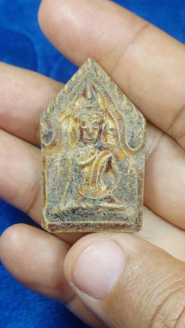 พระขุนแผน กรุวัดอัมพวัน จ.นนทบุรี สร้าง พุทธศรรตวรรษที่ 22-23 พิมพ์ห้าเหลี่ยม อกใหญ่ รูปที่ 1