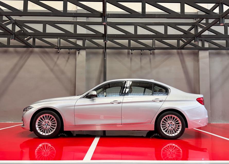 2017 BMW 320D F30 LCI รถมือเดียวป้ายแดง รถออกศูนย์ BMW THAILAND รถวิ่งน้อย เข้าศูนย์ทุกระยะ รถไม่เคยมีอุบัติเหตุครับ รูปที่ 5