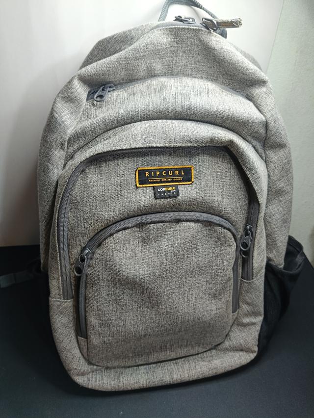 กระเป๋าเป้สะพายหลัง Rip Curl ผ้า Cordura สีเทา สภาพสวย