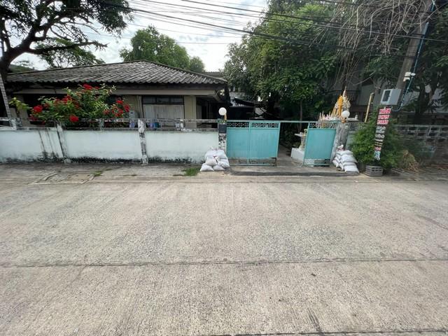 ขายที่ดินทำเลทอง 142 ตรว. สุขุมวิท 101-1 ใจกลางกรุงเทพ พร้อมสิ่งปลูกสร้าง (บ้านเก่า) ใกล้ BTS อุดมสุข 1