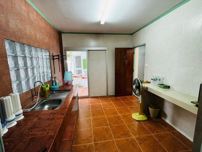 บ้านเช่าลาดพร้าว ให้เช่าบ้านใกล้รถไฟฟ้าโชคชัย4 เข้าออกได้2ทาง ฝั่งถนนลาดพร้าววังหิน,ถนนโชคชัย4 บ้านเดี่ยวหลังมุม 4นอน 2น้ำ แอร์3ตัว ตู้เย็น 2เครื่อง 9