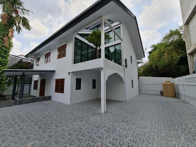 ให้เช่าบ้านเดี่ยว 2 ชั้น 200 ตร.ม. ย่านโชคชัย 4 เขตลาดพร้าว ใกล้ MRT โชคชัย 4 8