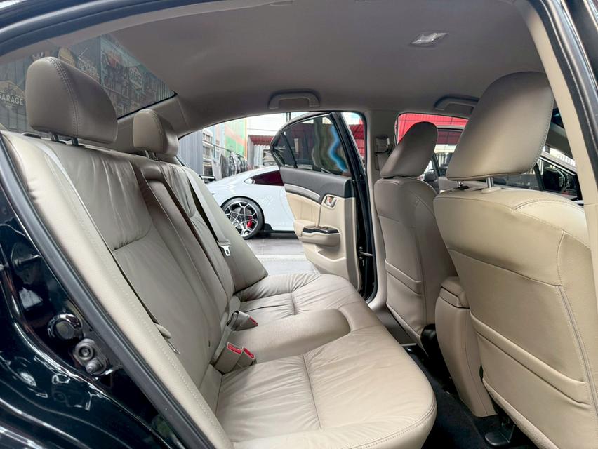 HONDA CIVIC FB 1.8 E Navi ปี2015 16