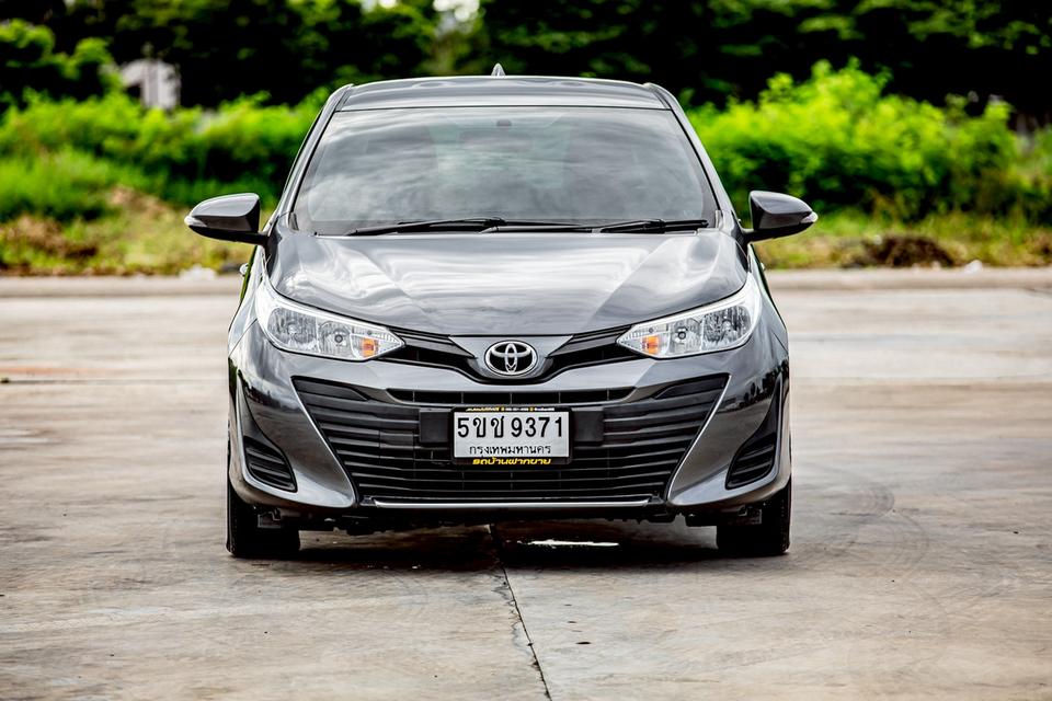 Toyota Yaris 1.2 Entry ปี 2017 สีเทา  2