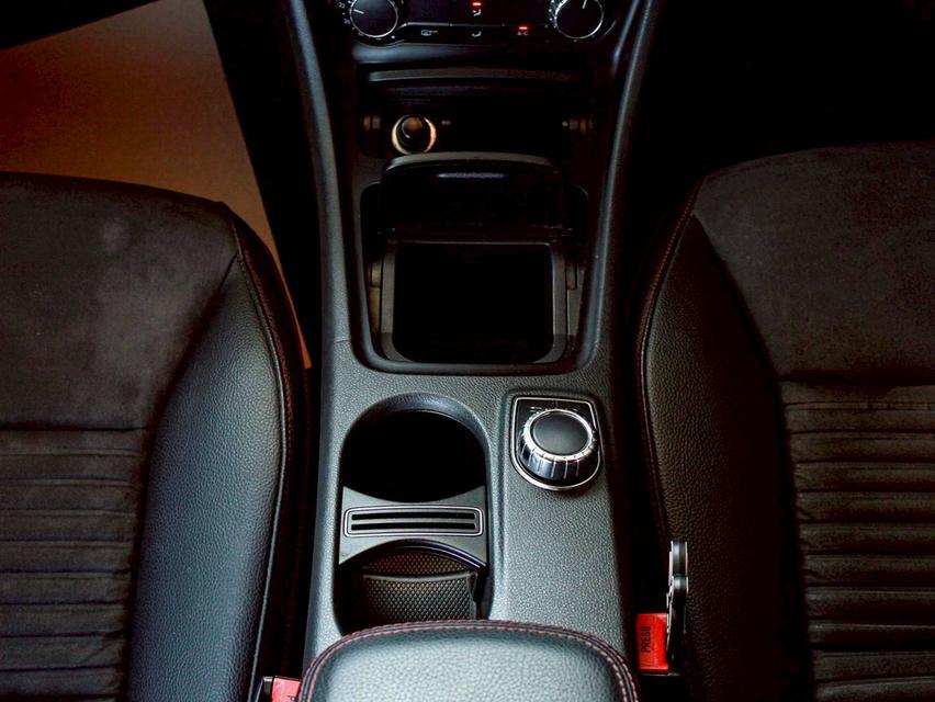 Benz A250 AMG Sport 2.0 W176 Sport Hatchback ปี 2013  12