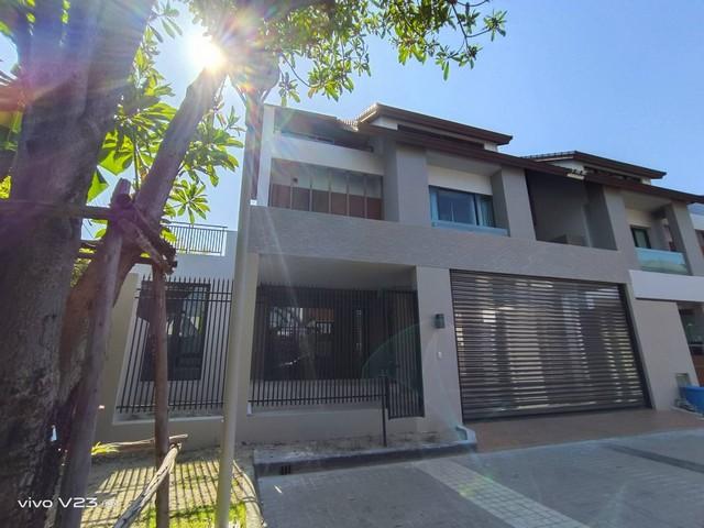 ขายบ้านเดี่ยว 3 ชั้น  Private Nirvana Residence ขนาดที่ดิน 70 ตารางวา พื้นที่ใช้สอย 370 ตารางเมตร หลังมุม ตกแแต่งพร้อมอยู่ 4 ห้องนอน 5 ห้องน้ำ  1