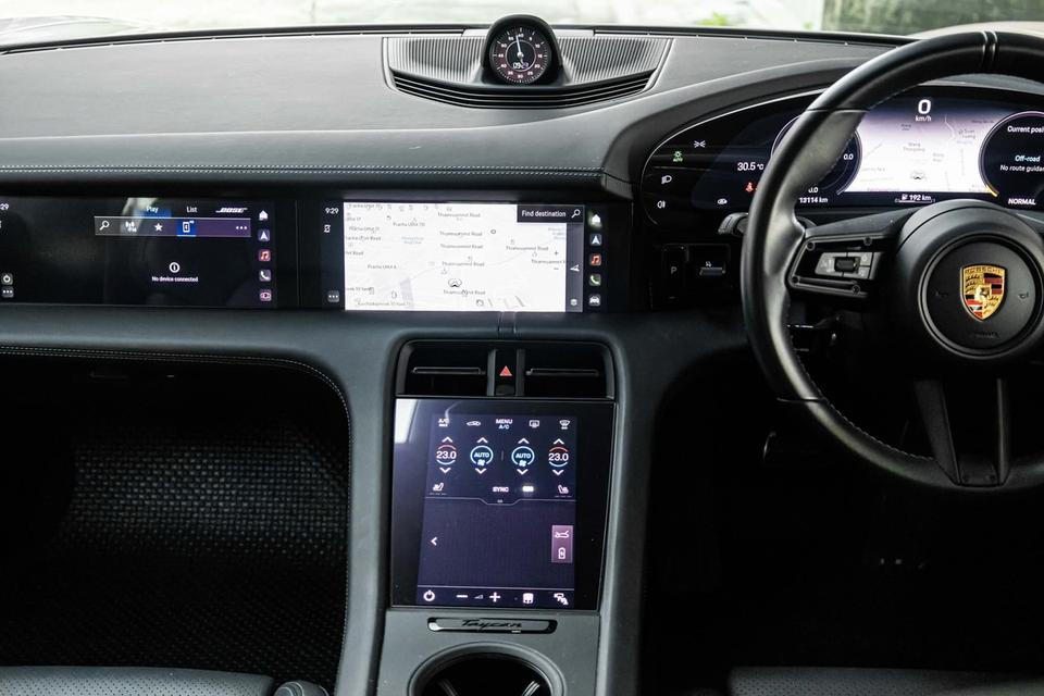 Porsche Taycan Turbo (2023) 10