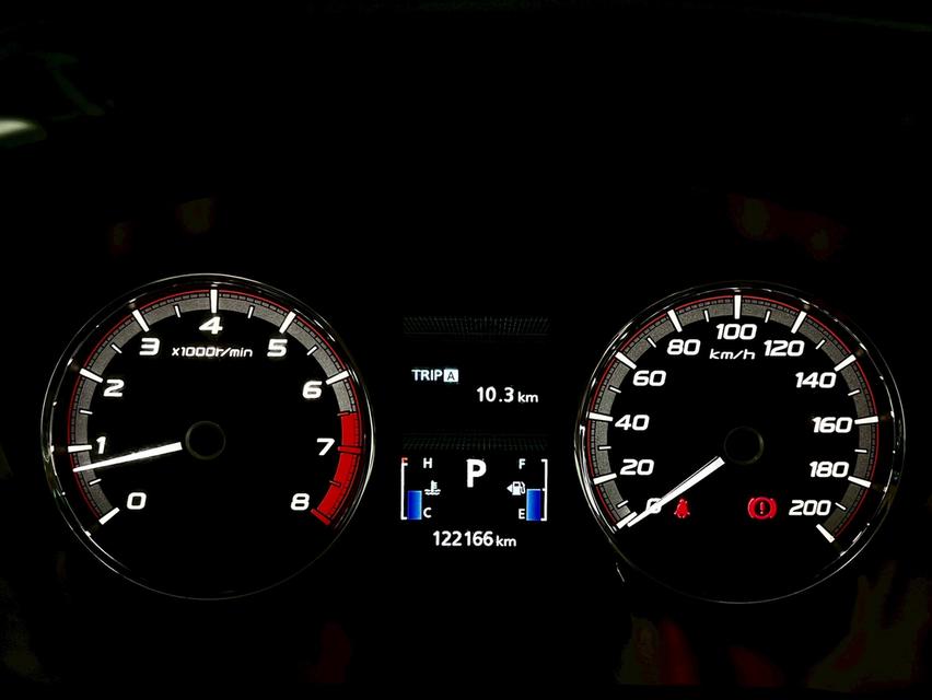 mitsubishi xpander 1.5 TOP 8