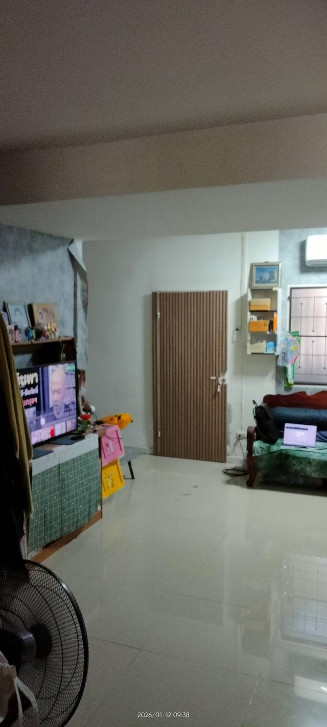 ขายด่วนขายขาดทุน ขายบ้านทาวเฮ้า 3ห้อง 2น้ำ แถมมอเตอร์ไซต์ 9