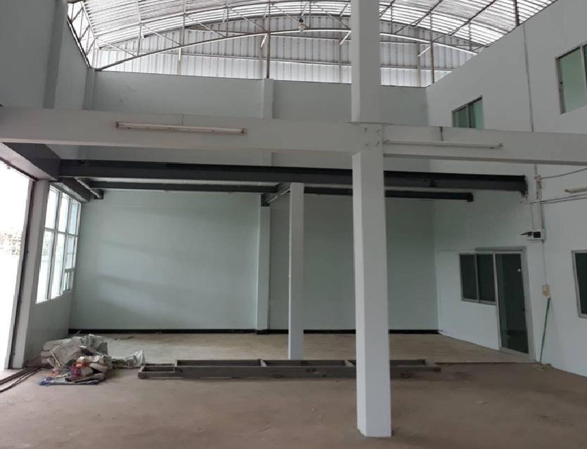 ให้เช่าโกดังพร้อมสำนักงาน พร้อมห้องพักคนงาน 6 ห้อง / พื้นที่ใช้สอย 500 ตารางเมตร / ทำเลซอยเพิ่มสิน 1