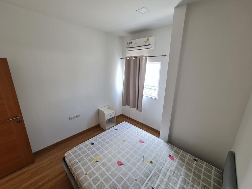 ขายด่วน (จะย้ายไปต่างประเทศ) บ้านสวยพร้อมอยู่ 60 ตรว. Minimal Style by Renos หมู่บ้านเสรี-รามคำแหง-พระราม 9 (Seri Village Ramkhamhaeng-Rama9 ) 4