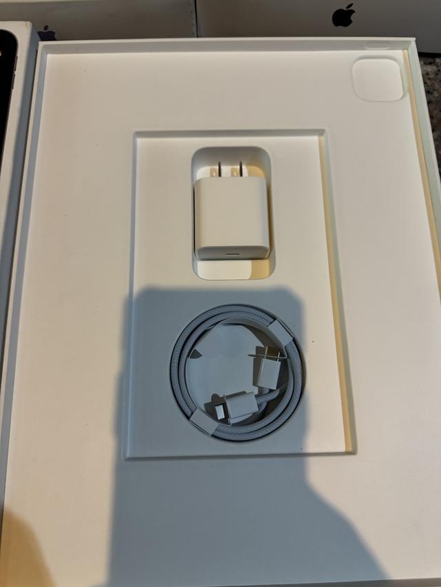 ขายๆๆๆถูกๆๆiPadPro12.9 M2 สีSpace Gray 256กิ๊กWifi Celluer ใส่ซิมได้ยกกล่องอีมี่ตรงอุปกรยังไม่แกะใช้สักชิ้นเลยคับใช้งานดีทุกๆฟังชั่นสูนTrueทุกๆฟังชั่น 7