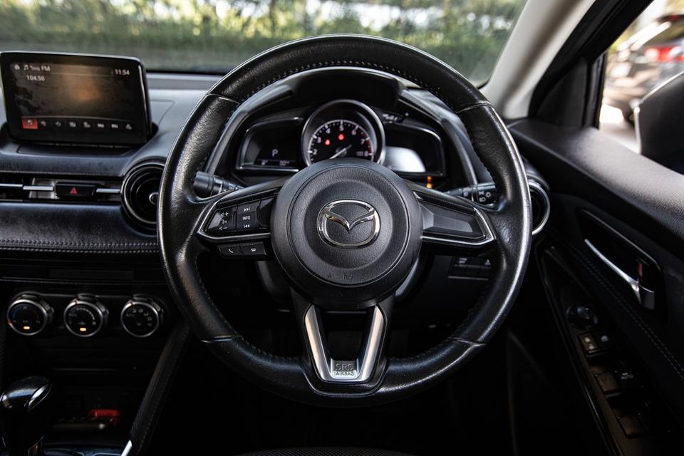 Mazda2 1.3 High Connect Skyactiv Sedan ปี 2017 สีน้ำเงิน 12