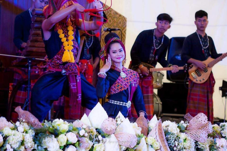 หาวงโปงลาง รับจ้างโปงลาง การแสดงอีสาน รำอีสาน รำเซิ้ง ดีดไห