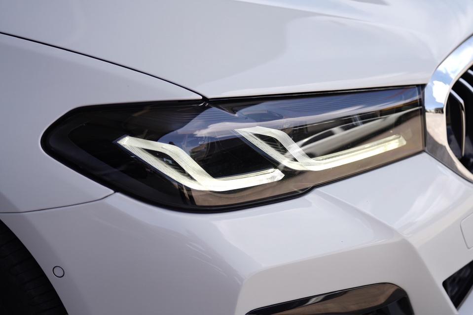 BMW 520d M-Sport 2022 สีขาว รูปที่ 3