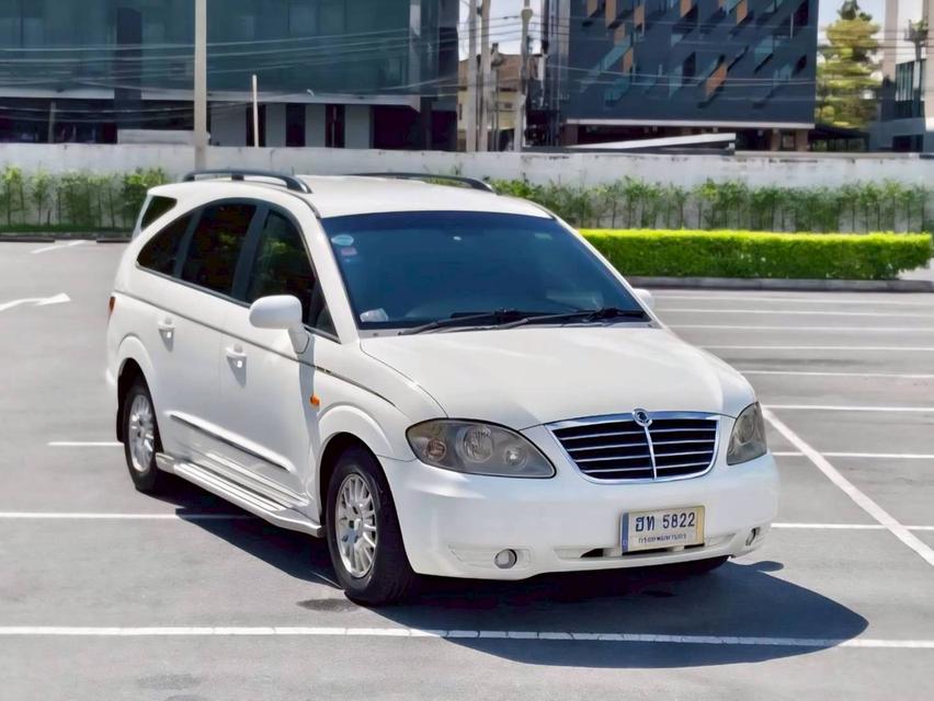 Ssangyong Stavic SV270 เครื่องดีเซล 2.8 เกียร์ Auto สีขาวมุก ปี 2010