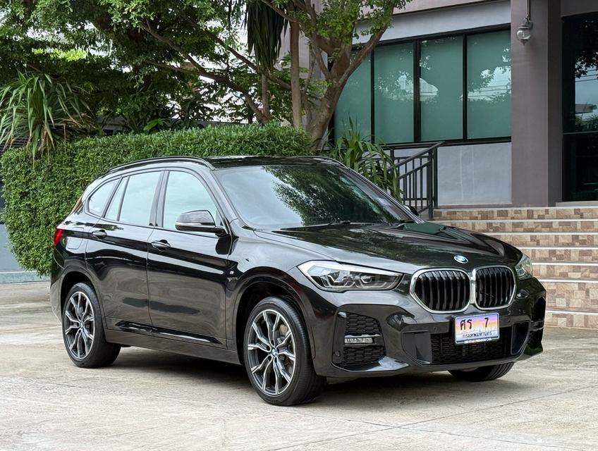 2021  BMW X1 20D MSPORT LCI  รถมือเดียวออกป้ายแดง รถวิ่งน้อยเพียง 50,000 กม เข้าศูนย์ตามระยะ รถไม่เคยมีอุบัติเหตุครับ