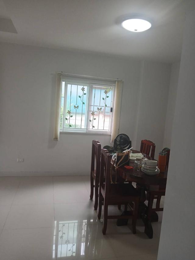 ให้เช่าบ้านเดี่ยว 2 ชั้น : 56 ตรว.  3 ห้องนอน 3 ห้องน้ำ ถนนบ้านกล้วย-ไทรน้อย บางบัวทอง นนทบุรี ตรงข้ามสนามเด็กเล่น ฟิตเนต สวนสาธารณะหมู่บ้าน 9