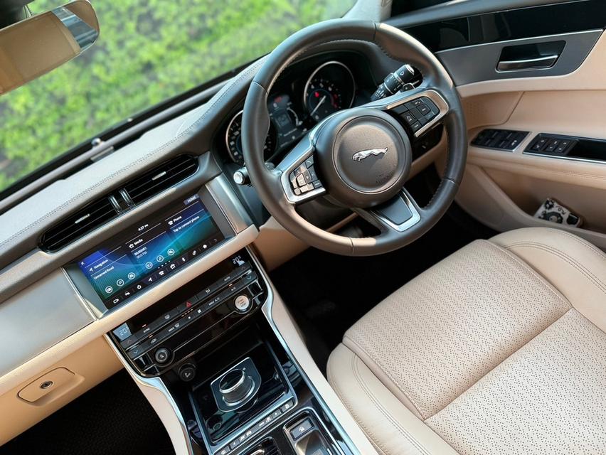 Jaguar​ xf​ 2.0 l 2019  10