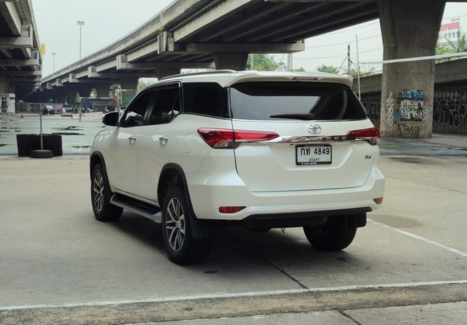Toyota Fortuner 2.4 V AT 2WD ปี 2018  3