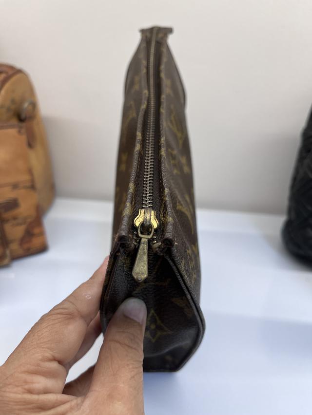 กระเป๋าแบรนด์เนม Luis Vuitton vintage clutchh แท้ เดิมๆ พร้อมใช้ลายชัดแคนวสาสสวยซับในเมีลอกนิดหน่อยไม่มีผลต่อการใช้งานใส่โทรศัพท์ได้ เครื่องสำอางค์ได้ รูปที่ 12