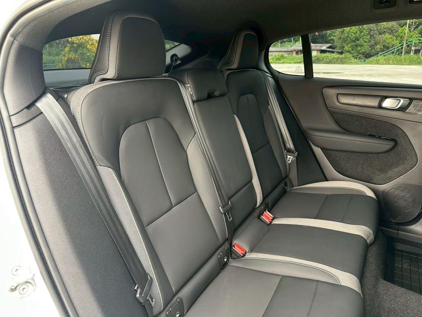 Volvo C40 TwinMotor 2023• Mileage: 28,000 km 12