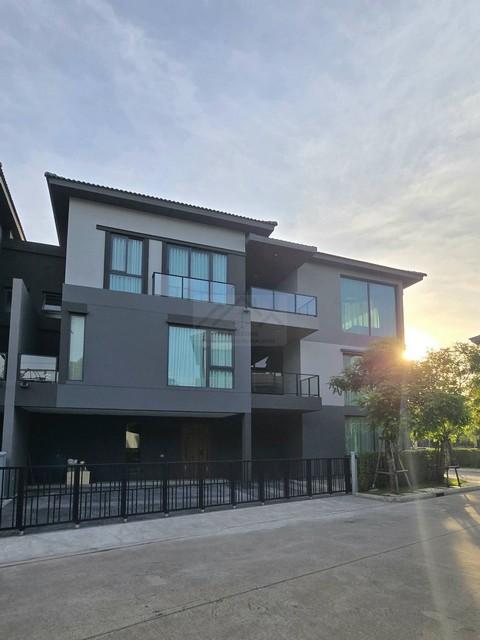 ให้เช่าบ้านหรู 3 ชั้น 500 ตรม. 5 ห้องนอน บ้านกลางเมือง ดิอิดิชั่น บางนา พร้อมลิฟท์ และ Lounge ชั้น Penthouse ส่วนตัว ใกล 1