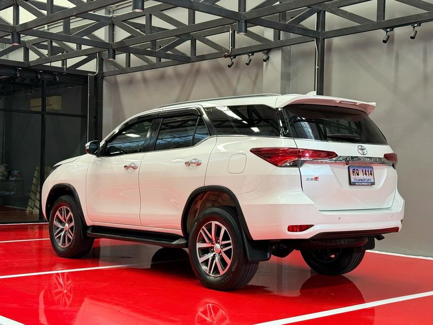 2017 TOYOTA FORTUNER 2.8 V รถมือเดียวออกป้ายแดง รถวิ่งน้อย ประวัติศูนย์ครบ ไม่เคยมีอุบัติเหตุครับ 6