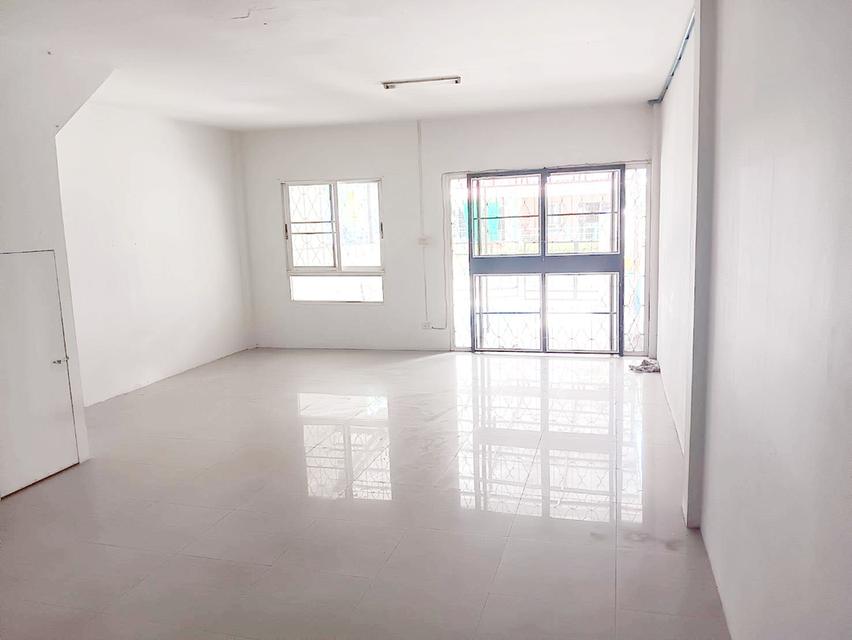 ให้เช่าบ้านเลี้ยงสัตว์ได้ ทาวเฮ้าส์ 2 ชั้น หมู่บ้านถาวรวิลล่า ลำลูกกาคลองสาม  ปทุมธานี ใกล้รพ.สินแพทย์,สถานีรถไฟฟ้าคูคต,ตลาดลำลูกกา,ฟิวเจอร์ 3