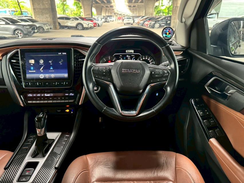 Isuzu MU-X 3.0 Ultimate 2WD Year 2022 14