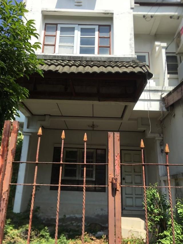 เจ้าของขายเอง ต่อรองราคาได้ !!! โครงการลัลลี่วิลล์ ธูปะเตมีย์ ขายบ้านตามสภาพ  พื้นที่ 35 ตรว.  ทาวน์โฮม 2 ชั้น 3
