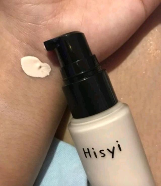 HISYI Clear and moisturizing liquid foundation 2