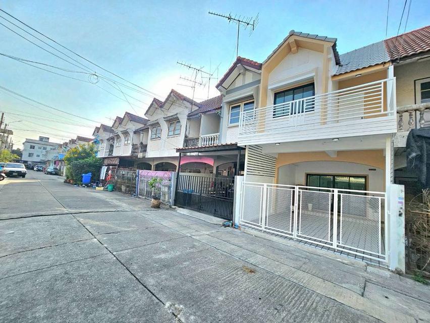 หมู่บ้านบัวทองธานี ฝั่งตรงข้ามสมบัติบุรี 3