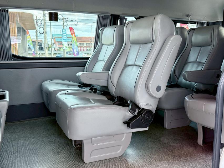 TOYOTA COMMUTER 2.8 2020  11