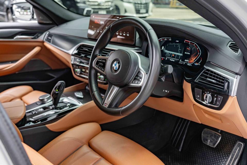 รหัสรถ NP6878 รุ่นรถ : BMW 520d M SPORT LCIปีรถ : 2022 รูปที่ 10