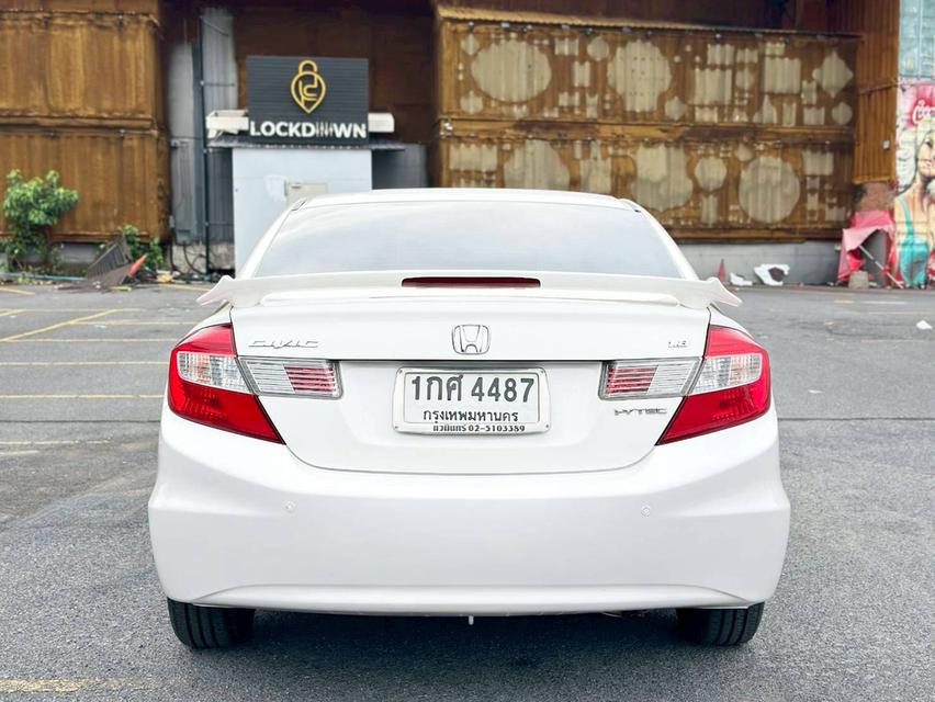 Honda Civic FB 1.8 S เกียร์ Auto สีขาว ปี 2013